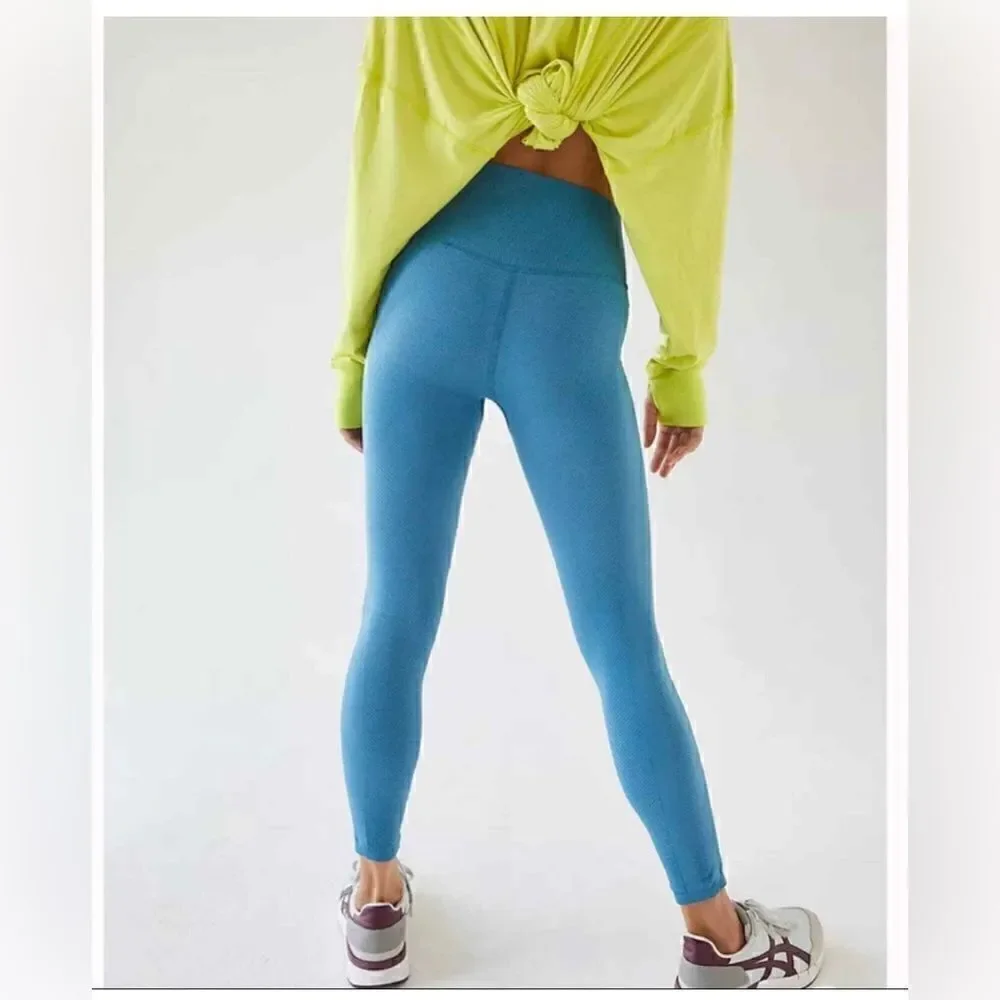 Free People leggings Movement Rich Soul Ribbed Legging in light blue. M/L